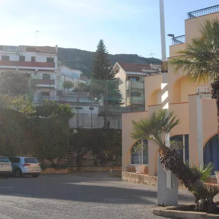 Helios 4* Κρότωνας